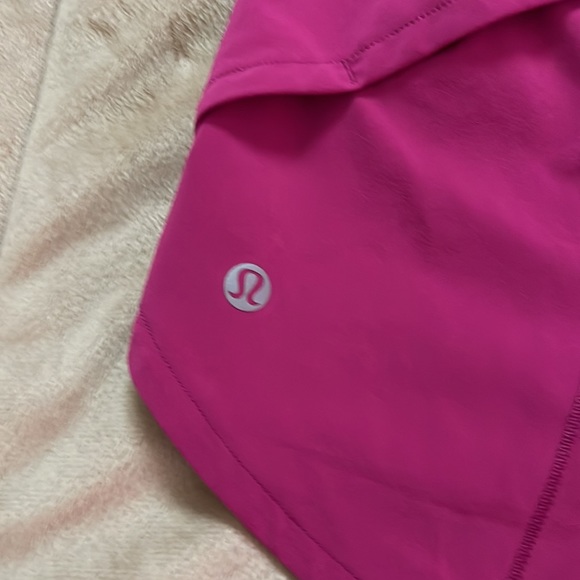 Lululemon mid rise speed up shorts - Picture 5 of 9